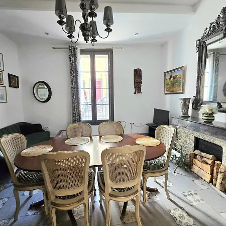 Carnot : Charmante Maison Vigneronne En Centre Historique Guest house Agde