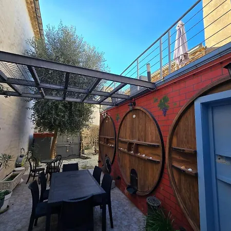 Carnot : Charmante Maison Vigneronne En Centre Historique Guest house