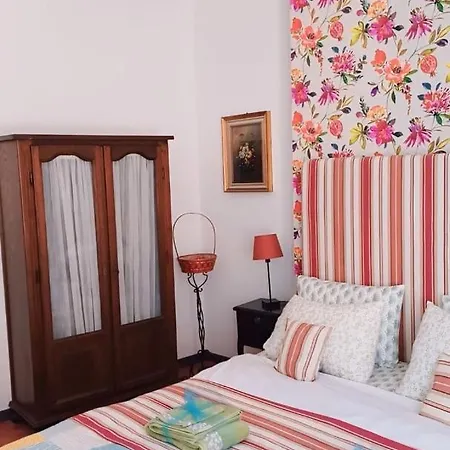 Carnot : Charmante Maison Vigneronne En Centre Historique Guest house *