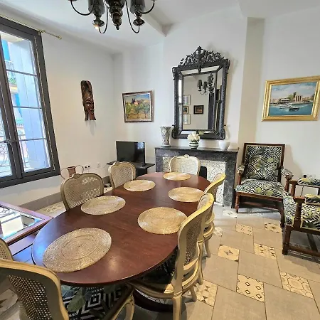 Carnot : Charmante Maison Vigneronne En Centre Historique Guest house Agde
