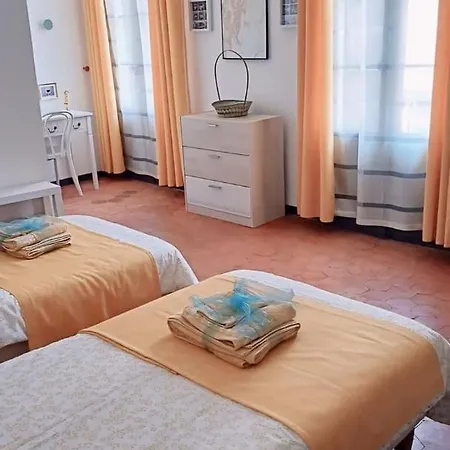 Carnot : Charmante Maison Vigneronne En Centre Historique Guest house Agde